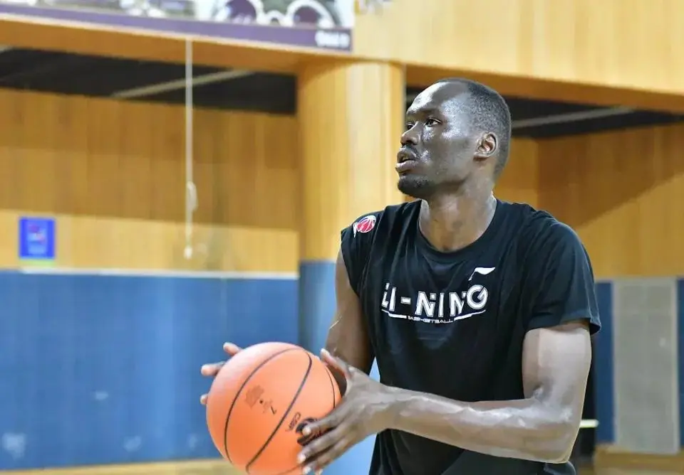 伟抵达现场, 岁的年龄段, fFz